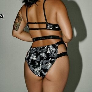 Creatures Of xix CXIX buckle Up Strappy Cage Blk Dragon Cheeky Shorts Bottoms Md